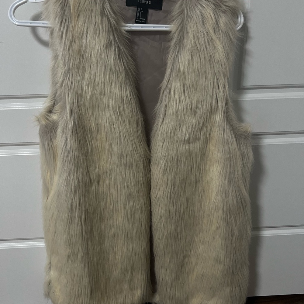 Forever 21 Faux Fur Vest in Tan